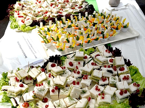 Sommerliches Buffet, zubereitet von FRÖBEL-Küchenkräften